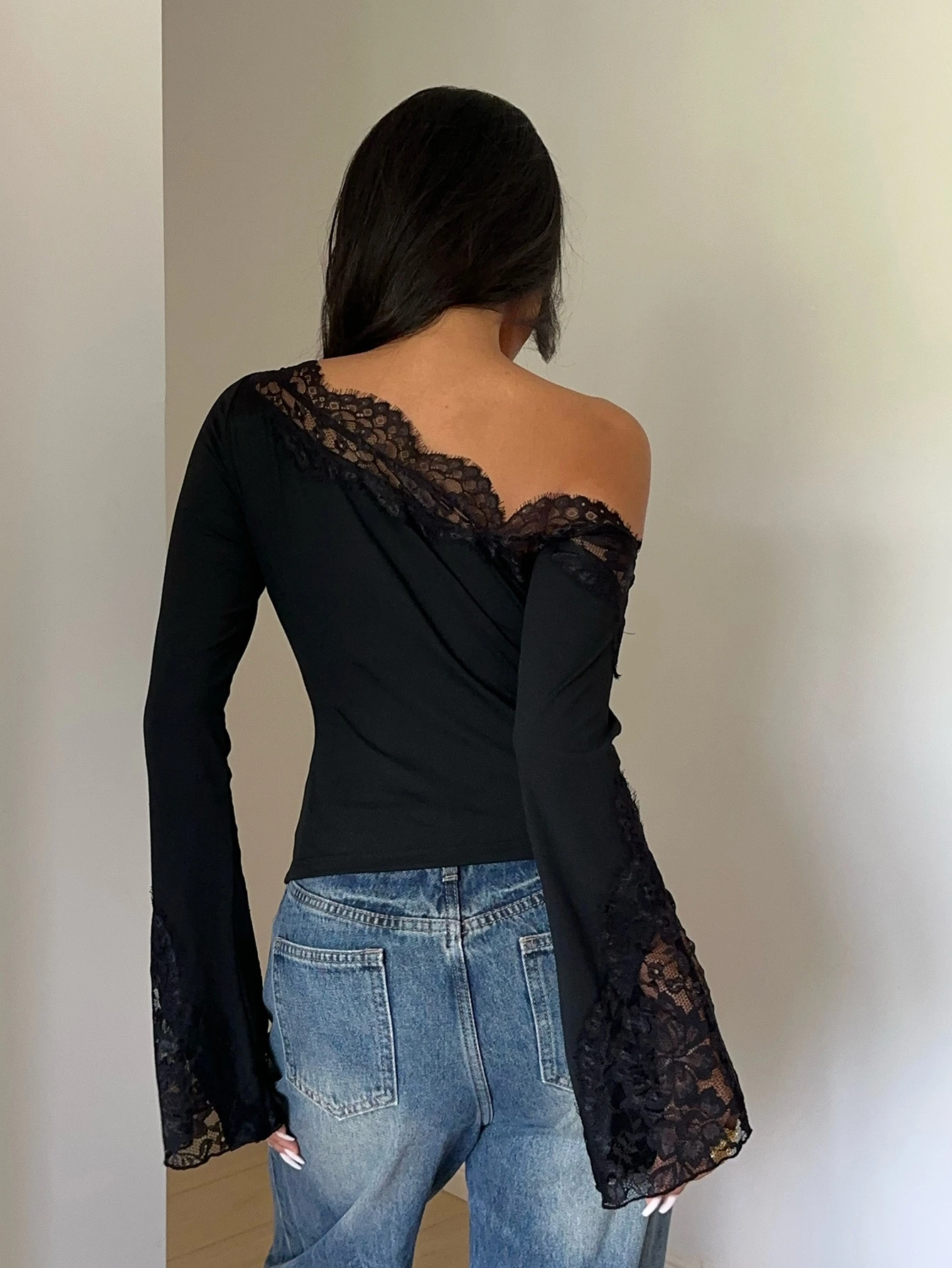 Blusa de manga larga elegante con patchwork de encaje