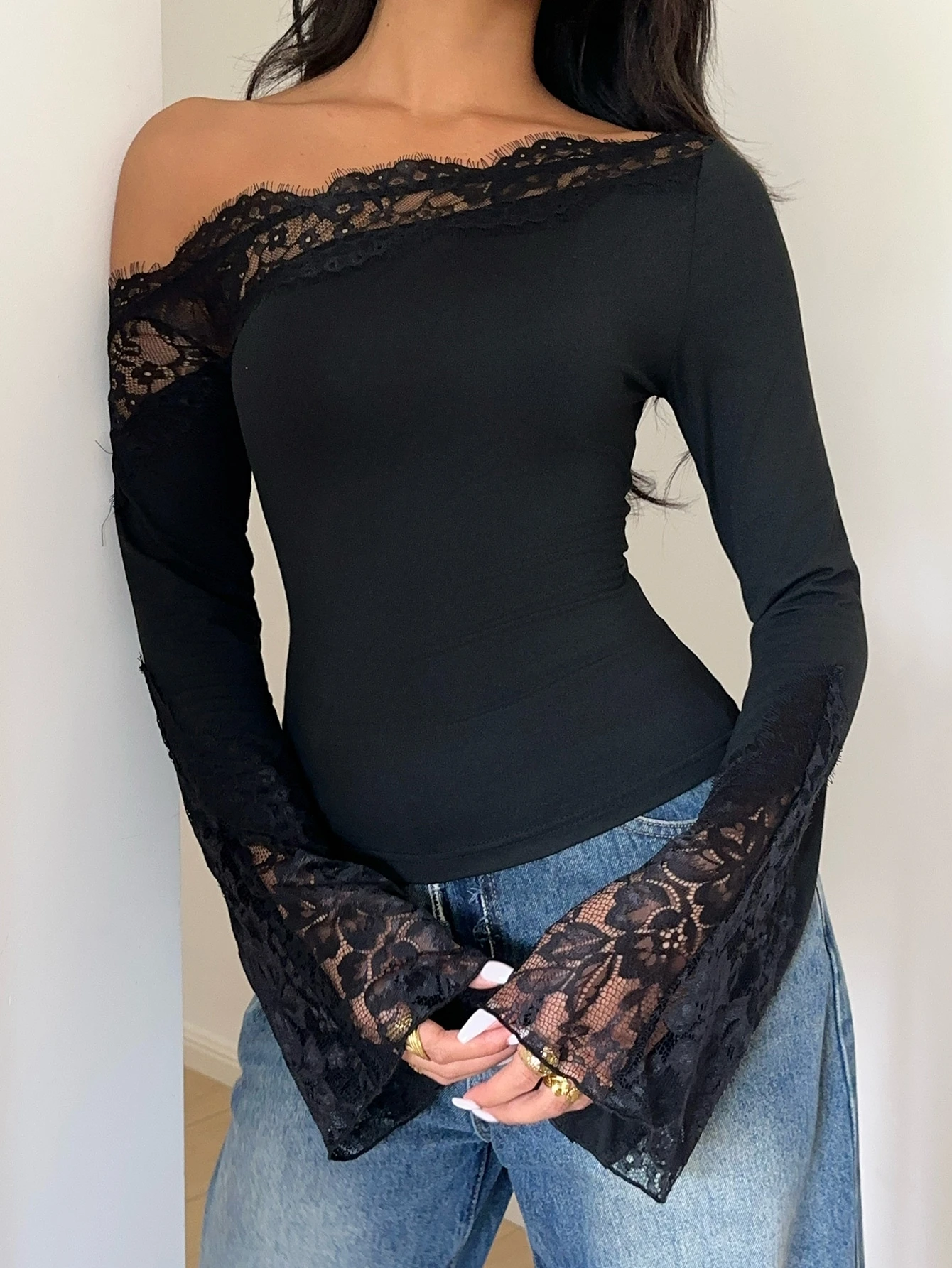 Blusa de manga larga elegante con patchwork de encaje